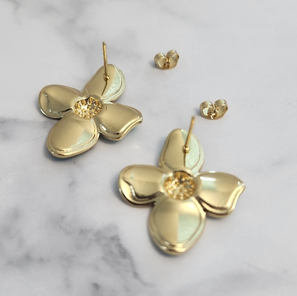 Gold and Green Enamel Flower Stud Earrings - Picture 3 of 8